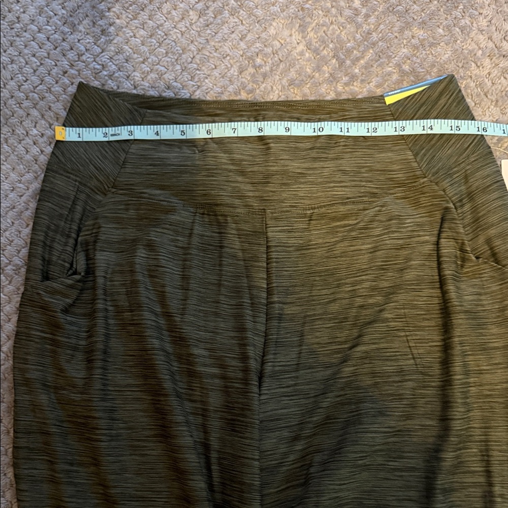✨ All in Motion NWT Women’s Medium Soft Knit Joggers – Olive Green ✨ - Picture 7 of 8